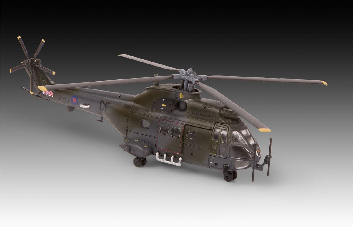 700 - Revell - 03746 - Westland Puma HC.1 - painted model