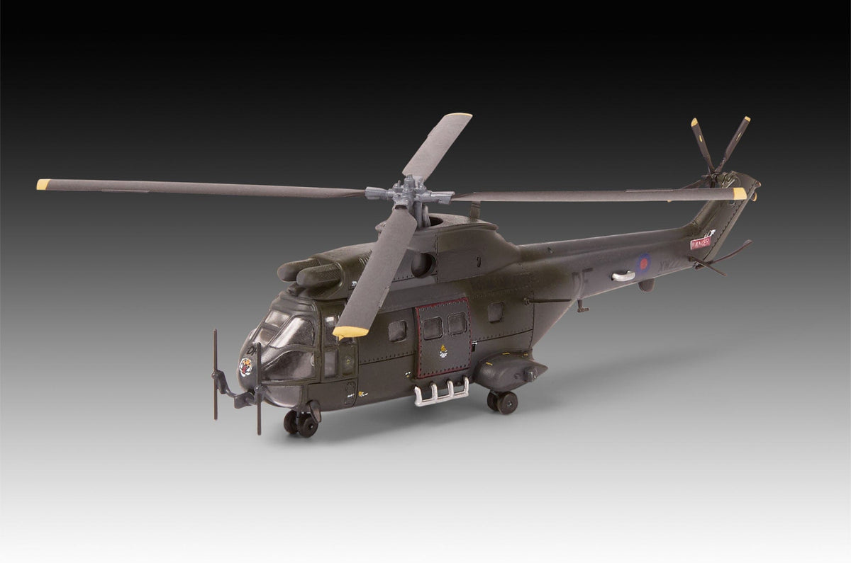 700 - Revell - 03746 - Westland Puma HC.1 - painted model