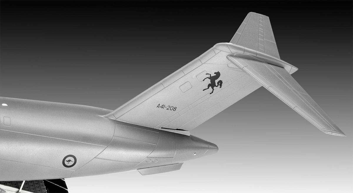 703 - Revell - 03747 - Boeing C-17A Globemaster III - painted model