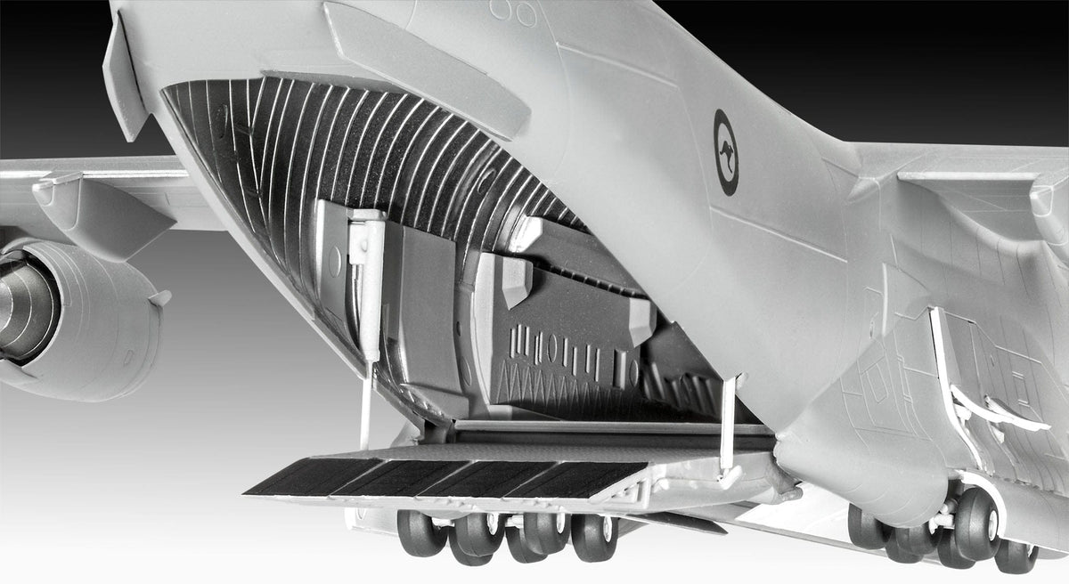 700 - Revell - 03747 - Boeing C-17A Globemaster III - painted model