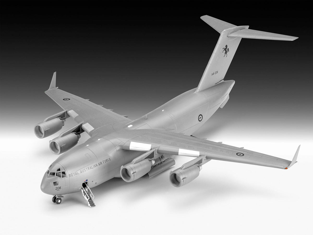 700 - Revell - 03747 - Boeing C-17A Globemaster III - painted model