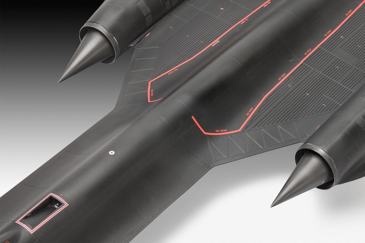701 - Revell - 03751 - Lockheed SR-71B Blackbird - painted model