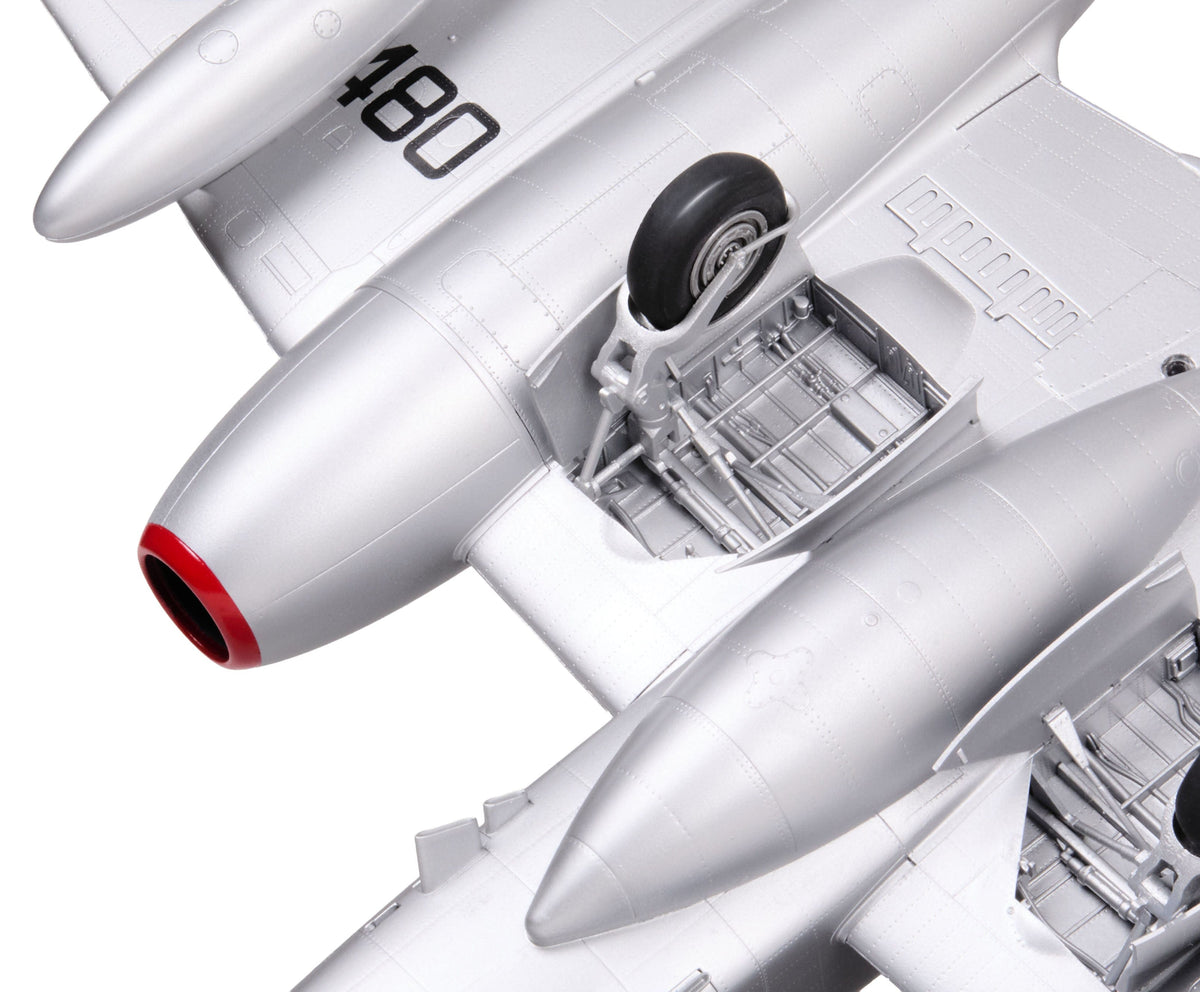704 - Revell - 03779 - Gloster Meteor F.8 / FR.9 - painted model