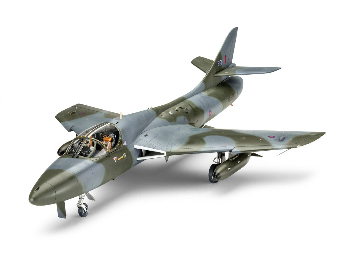 700 - Revell - 03786 - Hawker Hunter T.7 / T.7a - painted model