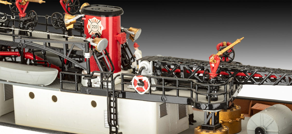 704 - Revell - 05197 - The Firefighter - painted model