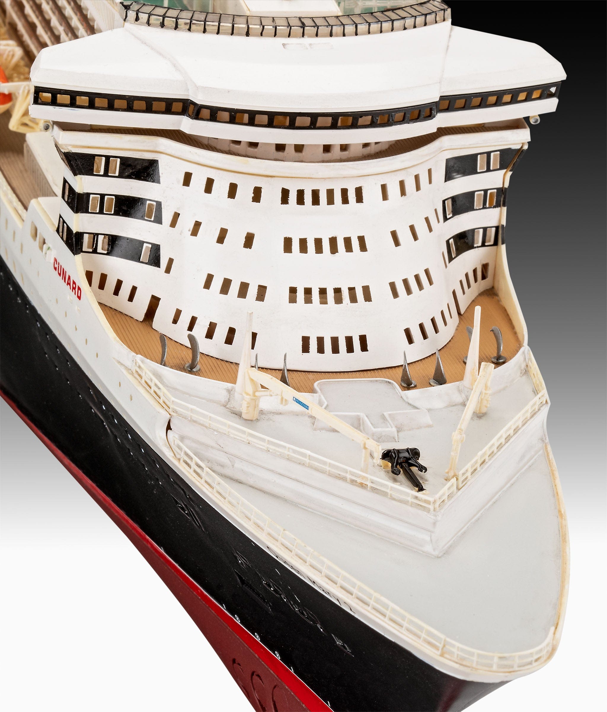 Revell - 05223 - RMS Queen Mary 2 - painted model