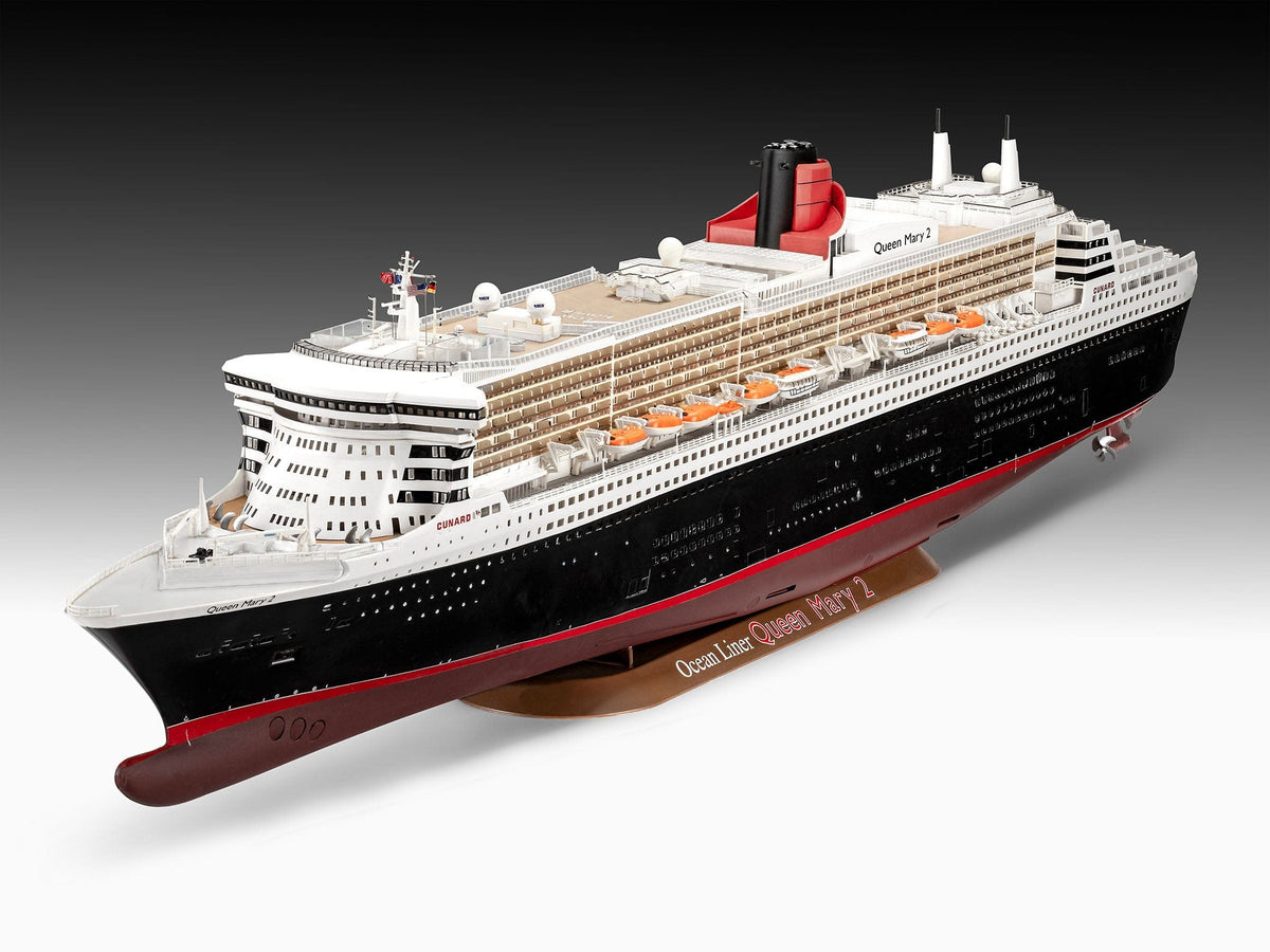 700 - Revell - 05223 - RMS Queen Mary 2 - painted model