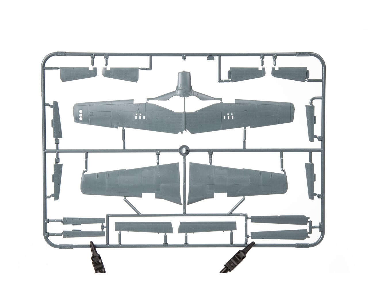 Eduard - 11196 - North American P-51D Mustang ‘Mighty Eighth - 65th Fighter Wing’ - box contents