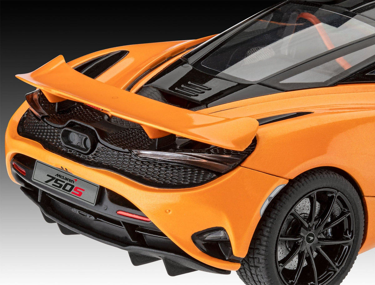 702 - Revell - 07734 - McLaren 750S - painted model