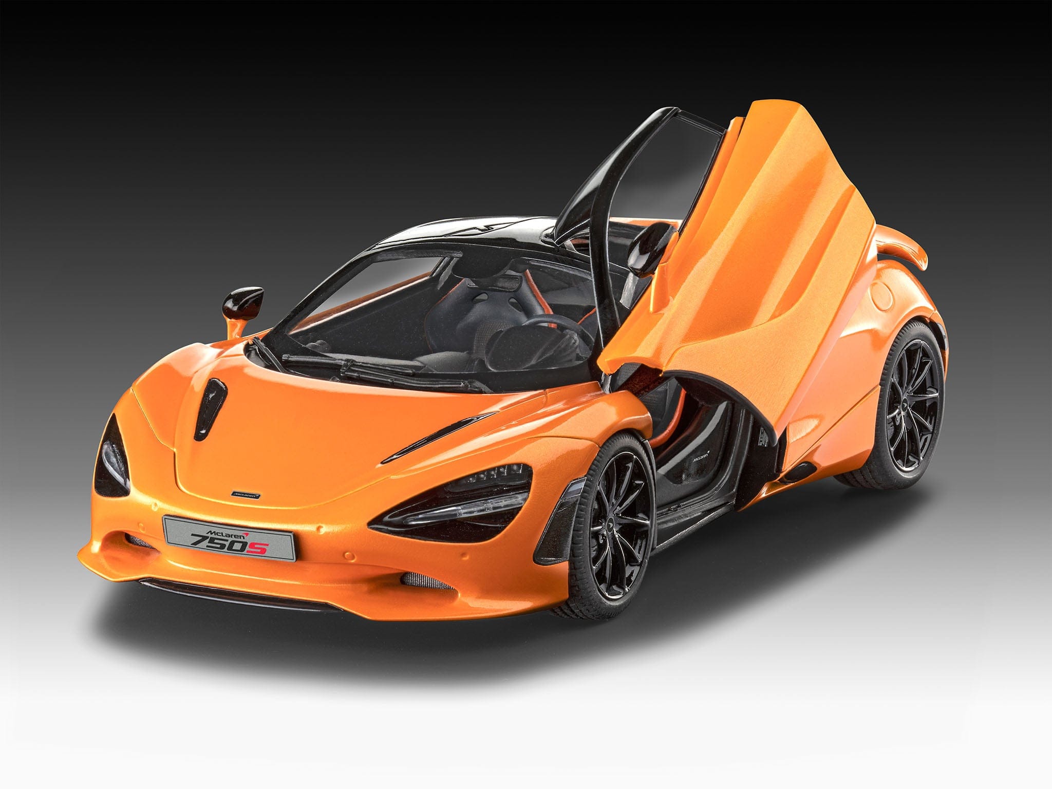 Revell - 07734 - McLaren 750S - painted model