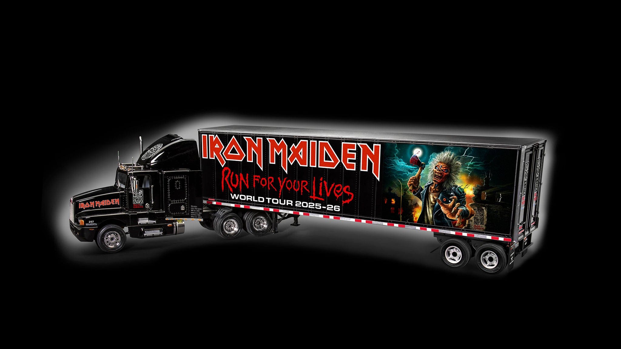 Revell - 07740 - Kenworth T600 - Iron Maiden Run For Your Lives Tour Truck - painted model