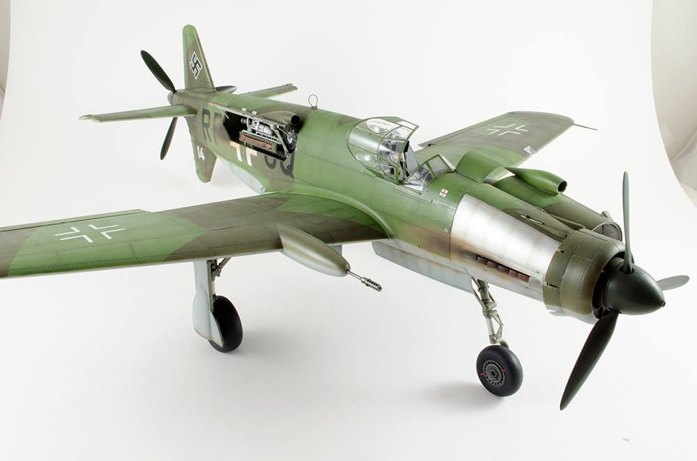 HK Models - 01E007 - Dornier Do 335 B-2 Pfeil - painted model