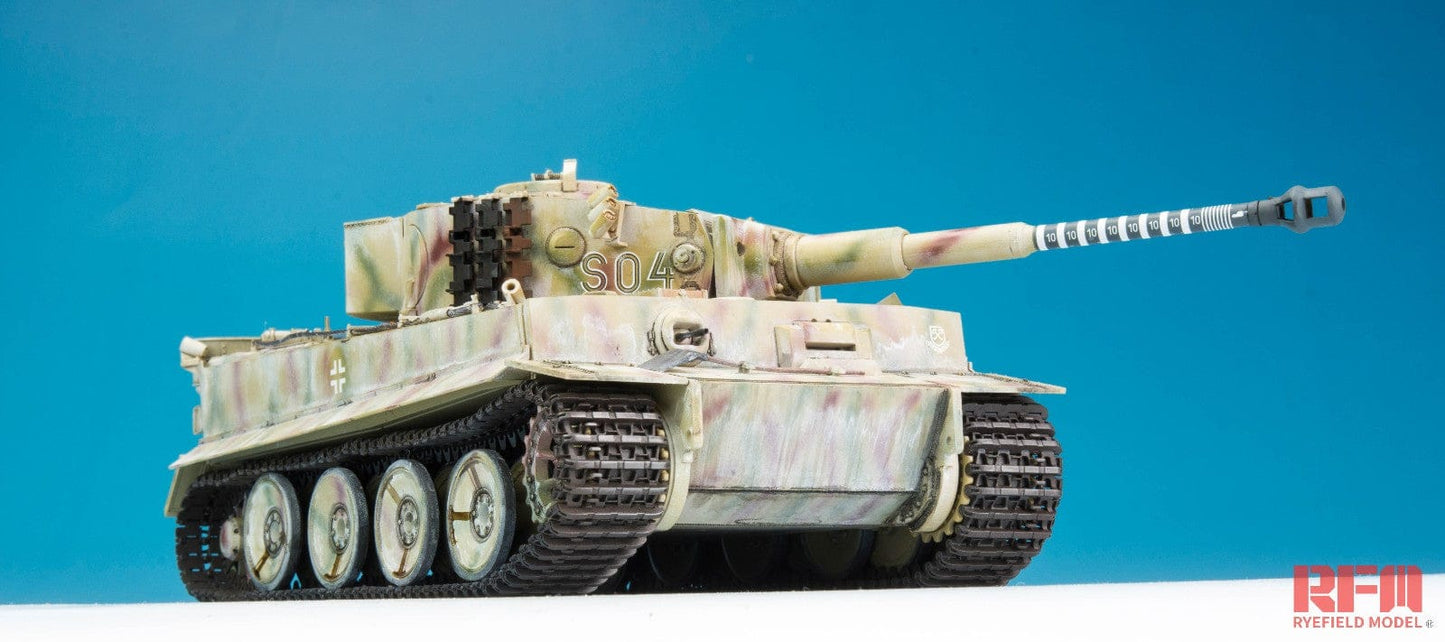 703 - Rye Field Model - 5025 - Pz.Kpfw. VI Ausf. E Tiger I (early) [interior kit] - painted model