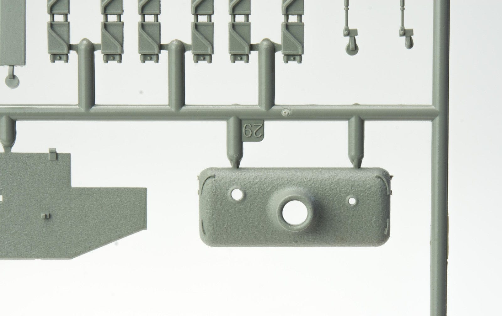 Rye Field Model - 5028 - M4A3E8 Sherman - sprue