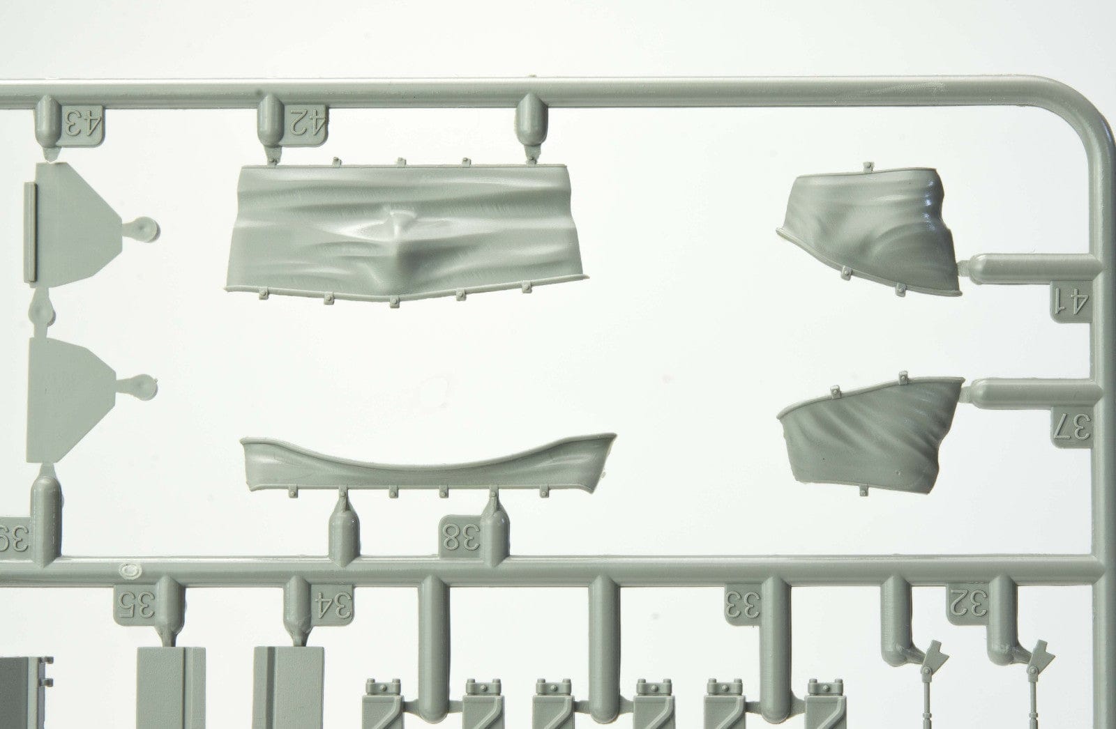 Rye Field Model - 5028 - M4A3E8 Sherman - sprue