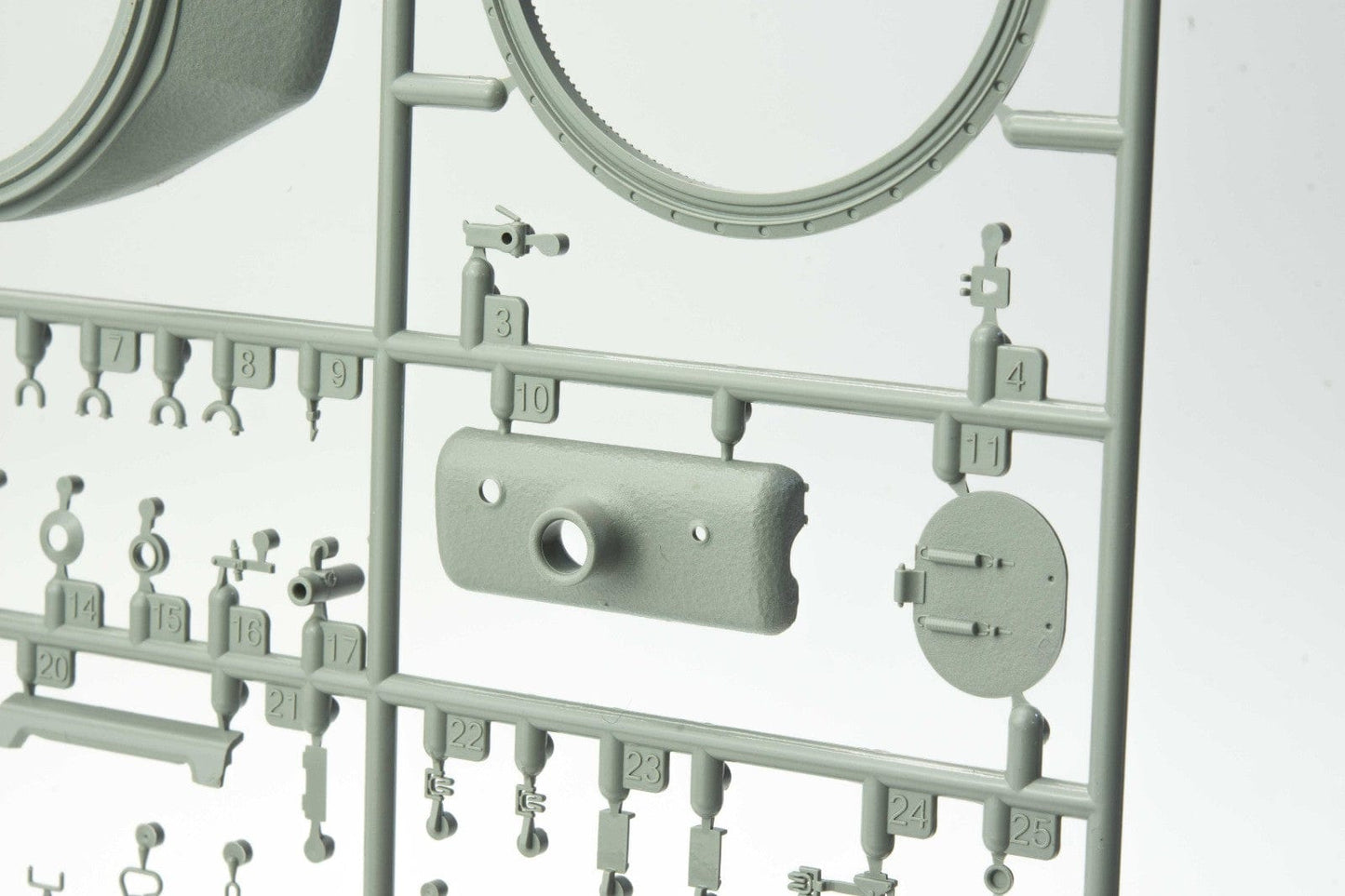 210 - Rye Field Model - 5028 - M4A3E8 Sherman - sprue