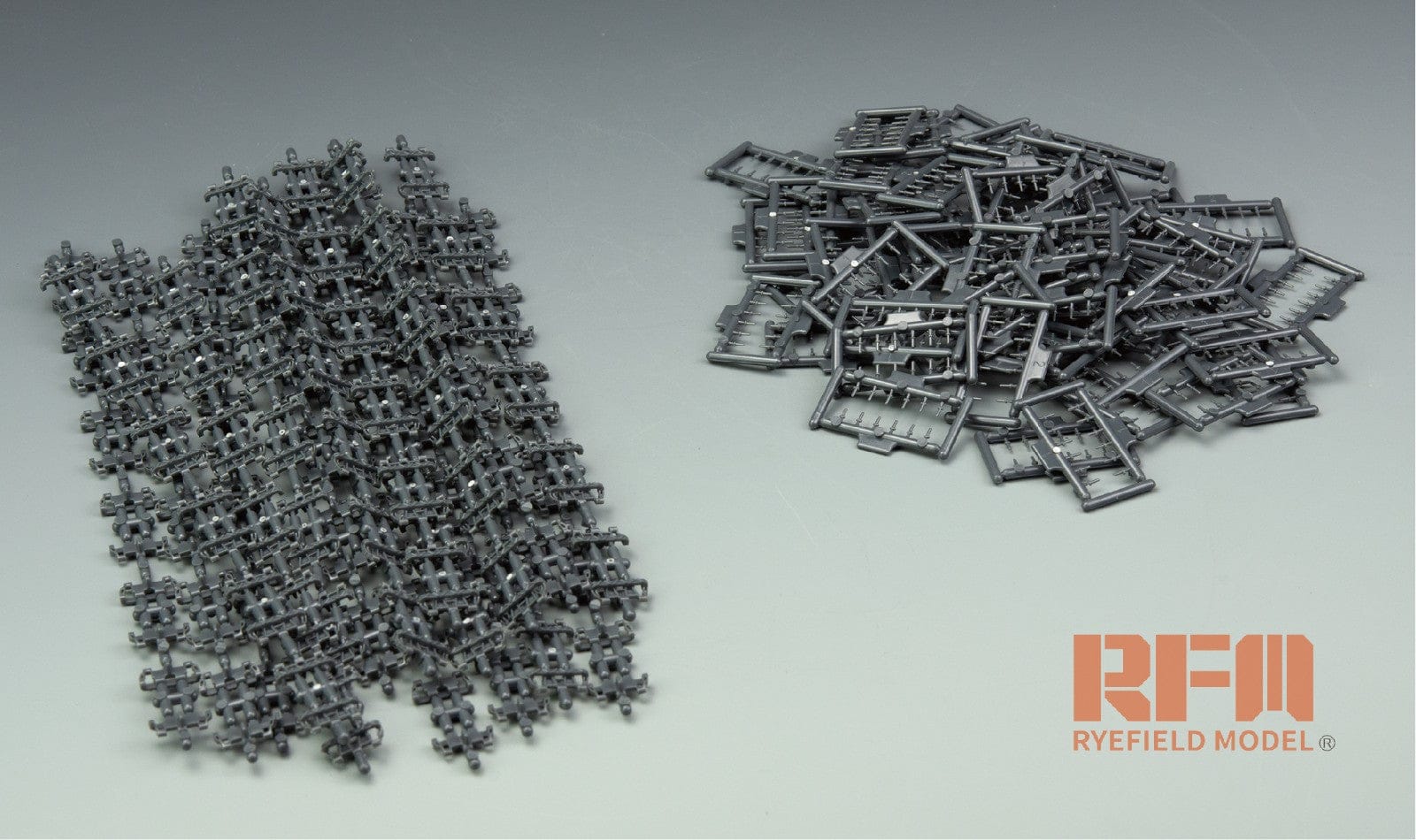 Rye Field Model - 5037 - Pz.Kpfw. III/IV (late) 40cm Workable Track Links - sprue