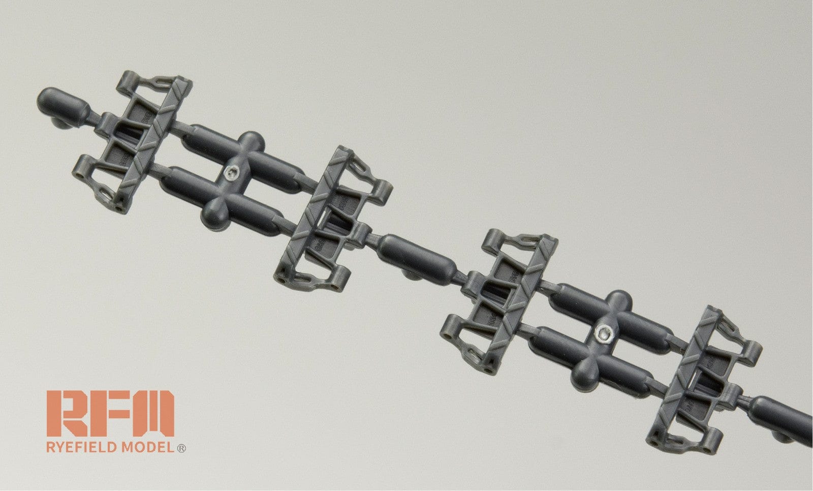 Rye Field Model - 5037 - Pz.Kpfw. III/IV (late) 40cm Workable Track Links - sprue