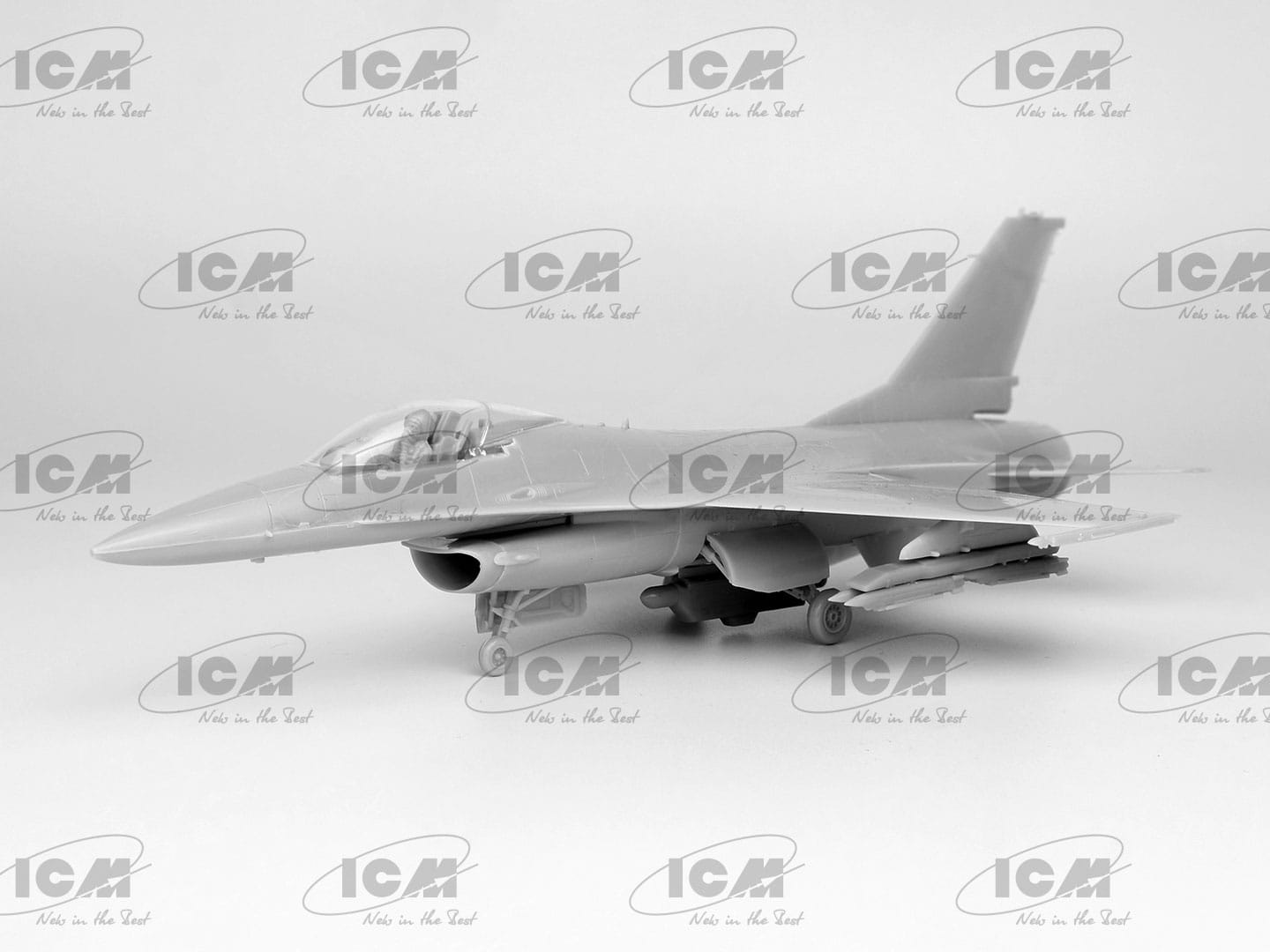 ICM - 72146 - General Dynamics F-16AM Fighting Falcon with GBU-39 - unpainted model