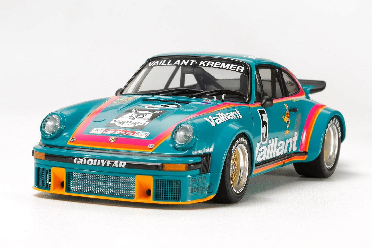 700 - Tamiya - 24328 - Vaillant Porsche 934RSR Turbo - painted model