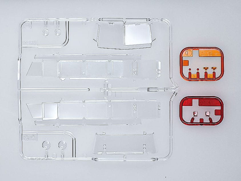 204 - Tamiya - 28101 - Volkswagen Type 2 (Red & White) [clic-loc] - sprue