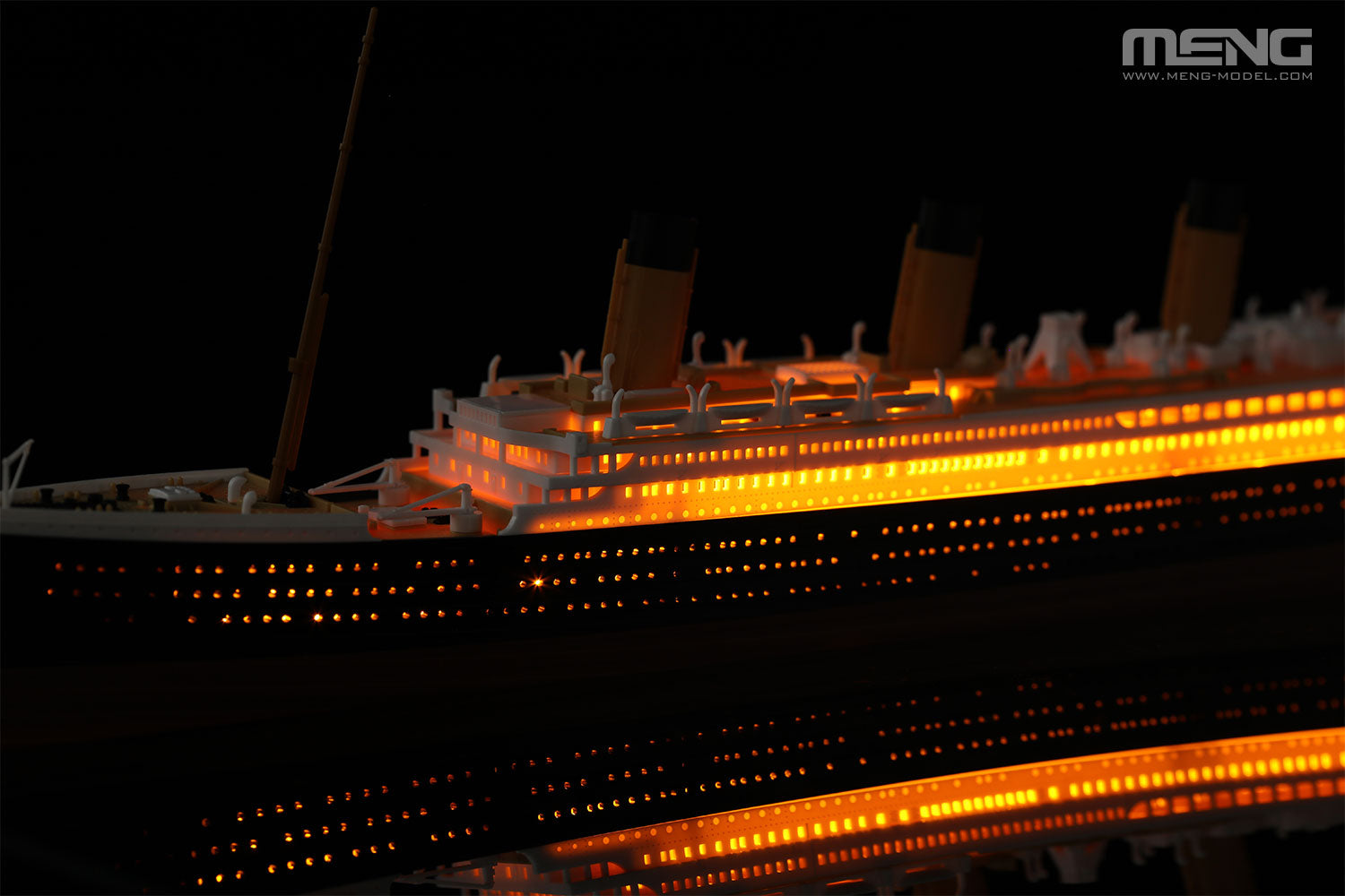 painted model - This kit includes a lighting strip that can light up all the passenger cabins to reproduce the luxury effect of the passenger liner at night.