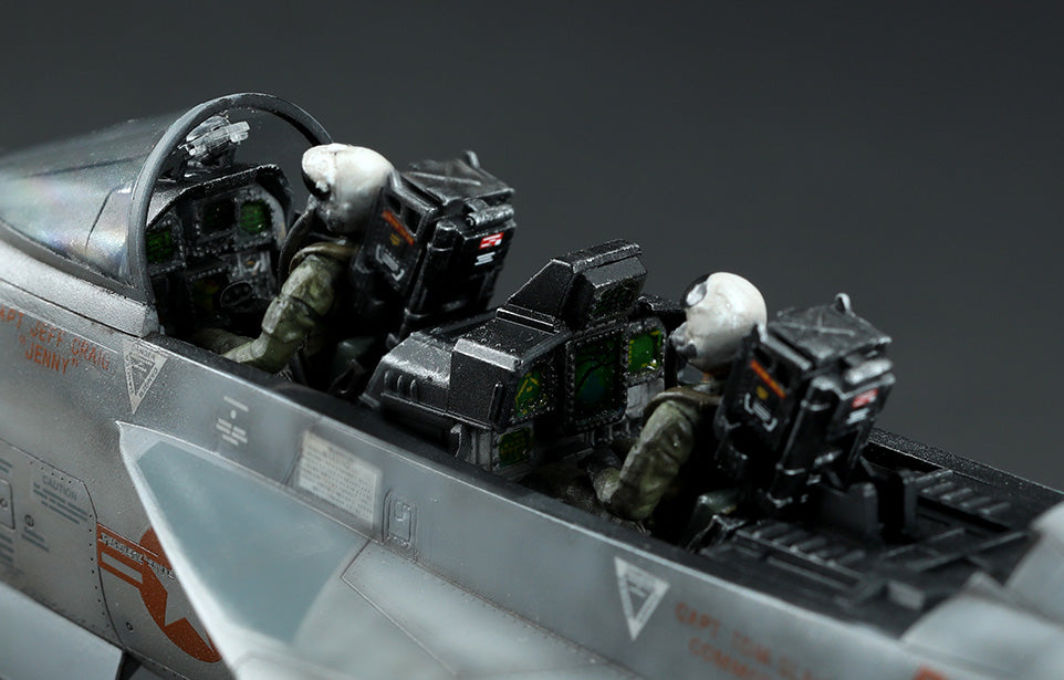 painted model - The two-seat variant’s cockpit and cockpit interior equipment are precisely replicated.