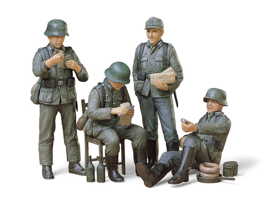 700 - Tamiya - 35129 - German Soldiers at Rest - painted model