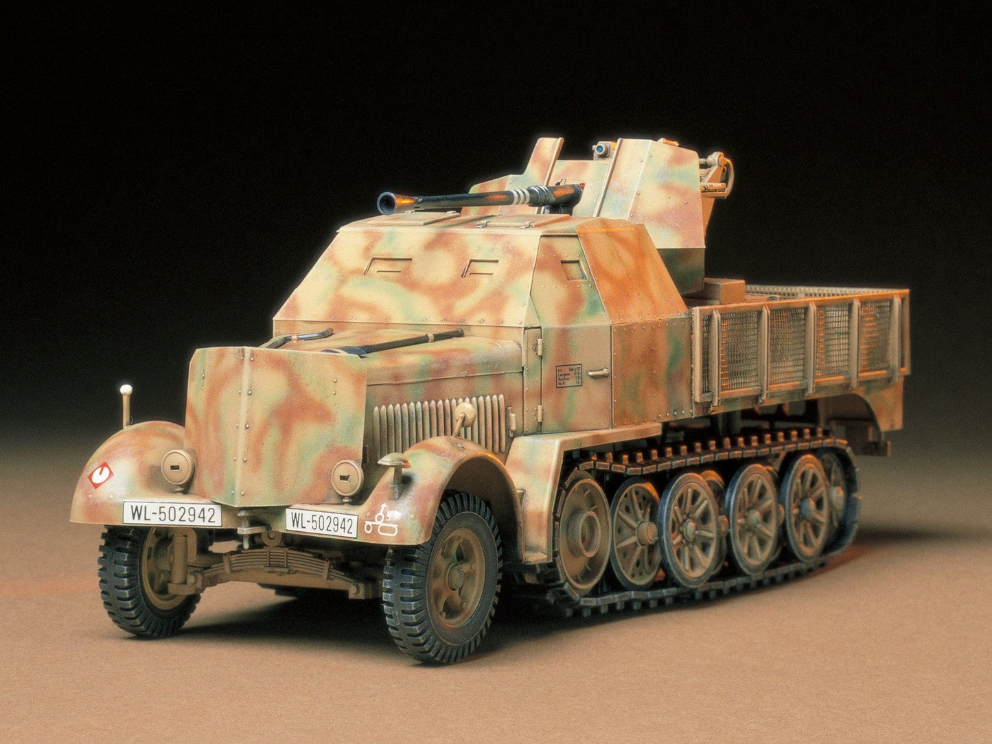 700 - Tamiya - 35144 - Sd.Kfz. 7/2 3.7cm Flak 37 - painted model