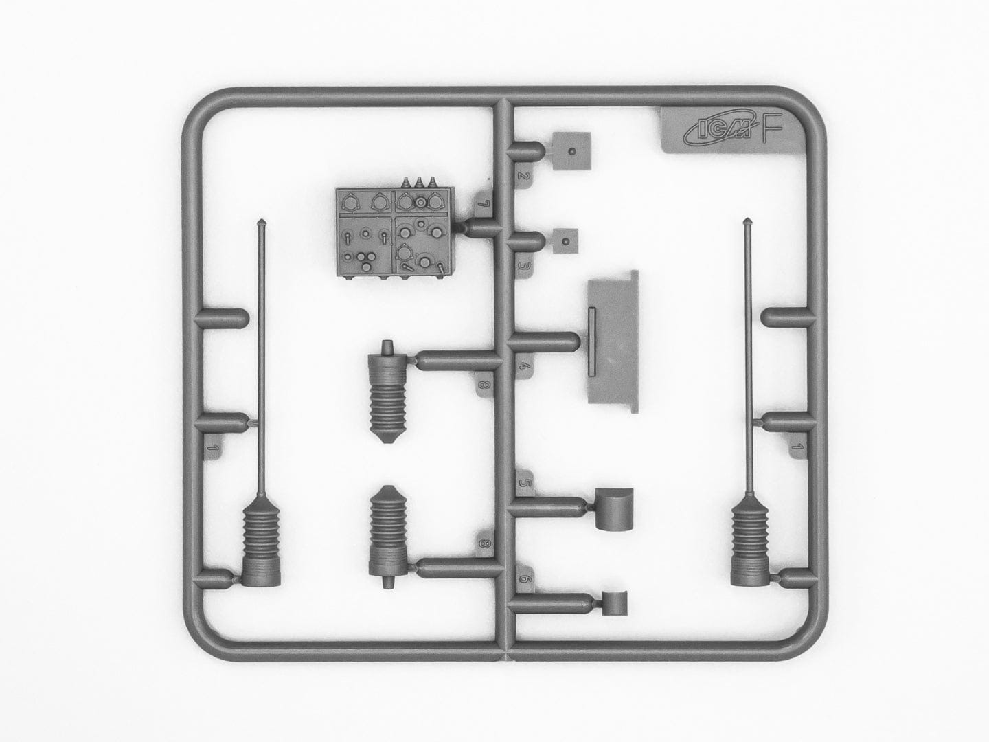 ICM - 35378 - Pz.Sp.Wg. (Funk) P204 (f) - sprue