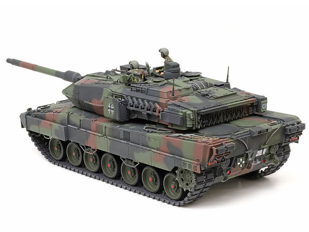 Leopard 2A7V - painted model - The model depicts the tank with rear panel mud flaps folded up and stowed on the turret rear sides, as it appears in combat.