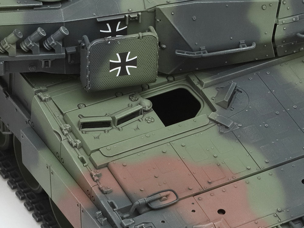 Leopard 2A7V - painted model - The driver's hatch is a moving recreation, sliding left and right as on the full-size tank. 