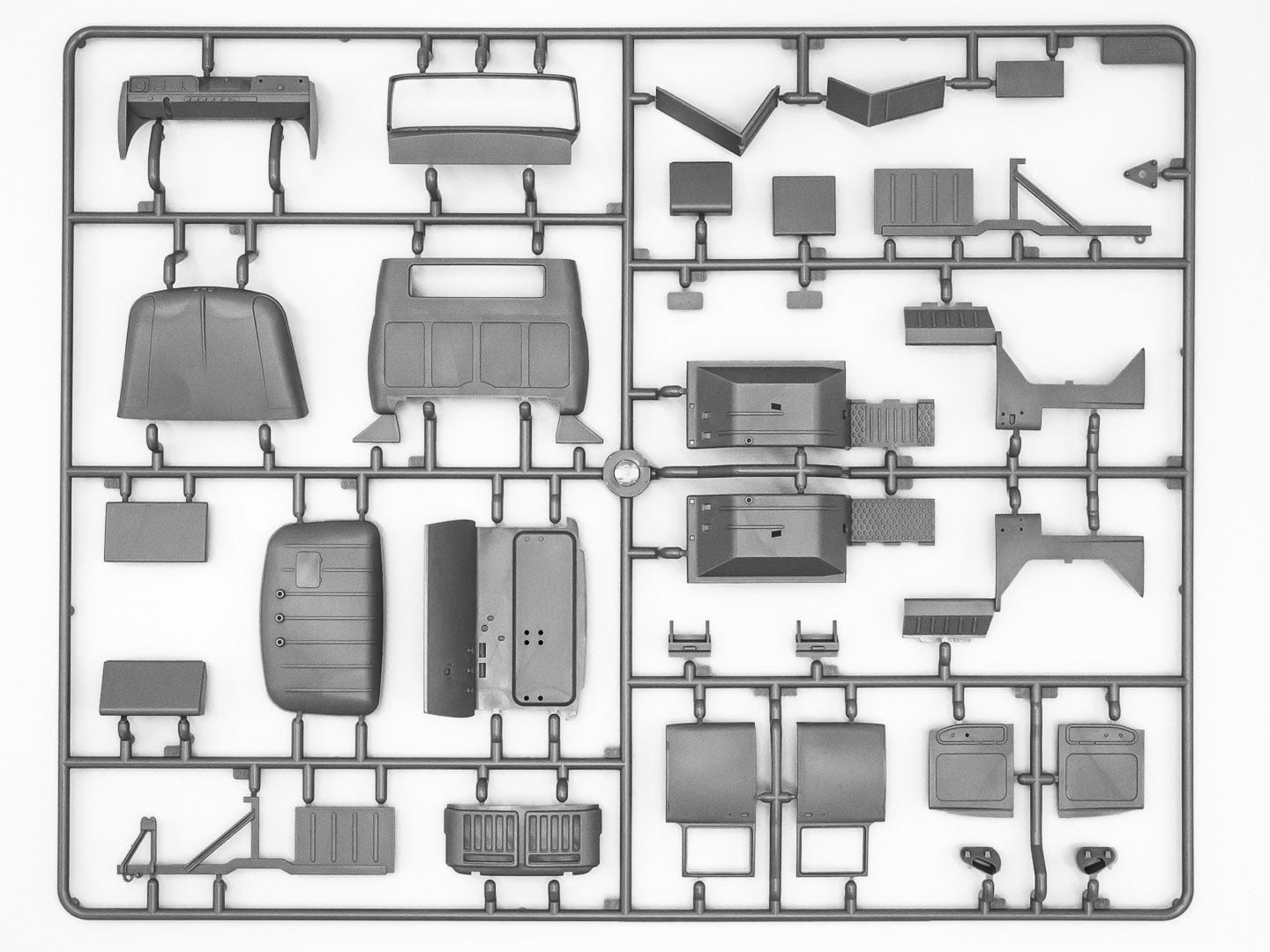 ICM - 35017 - ZiL-131 with DShKMd Crew - sprue