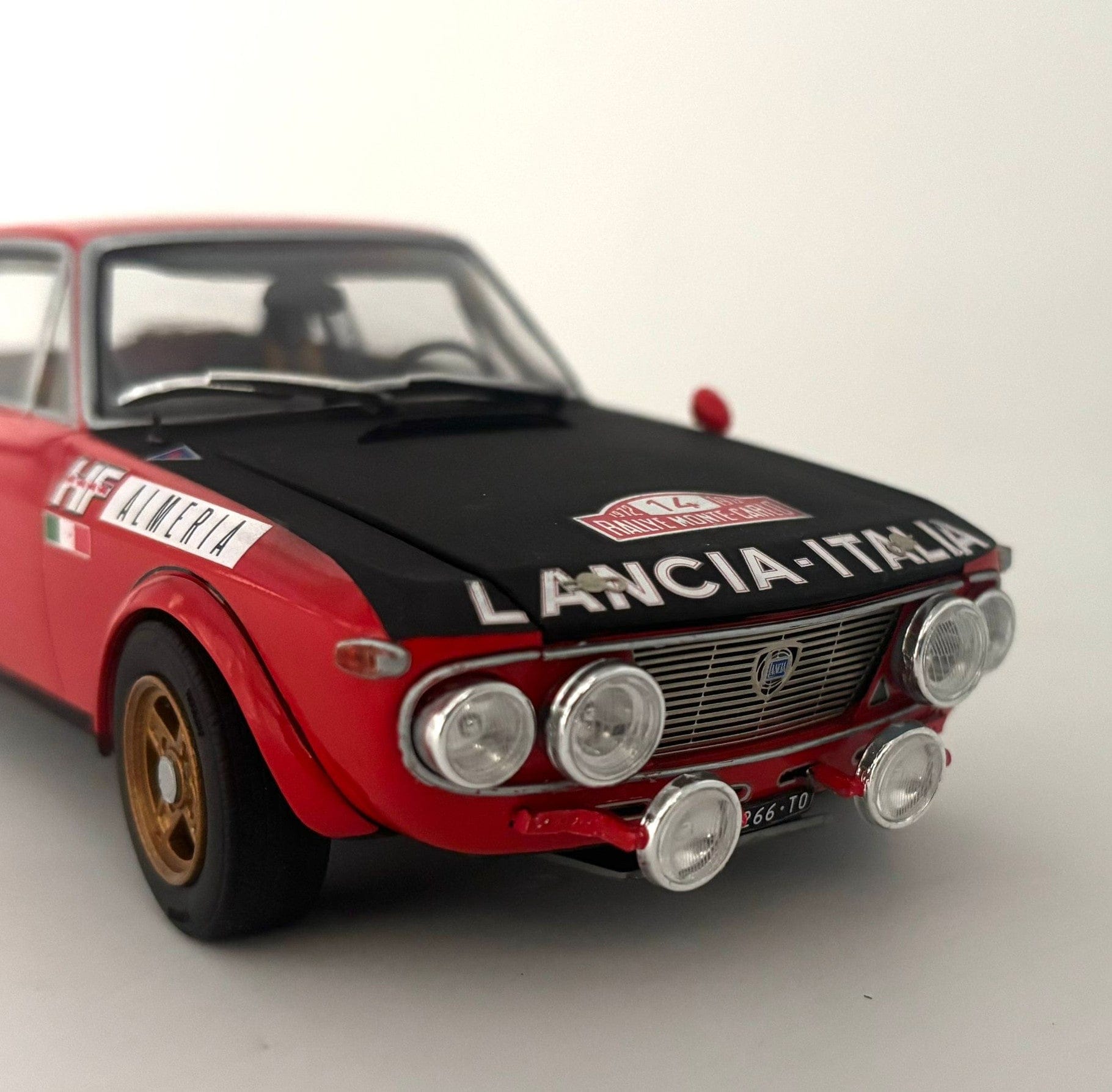 Italeri - 3670 - Lancia Fulvia 1.6 Coupé HF Rallye - painted model