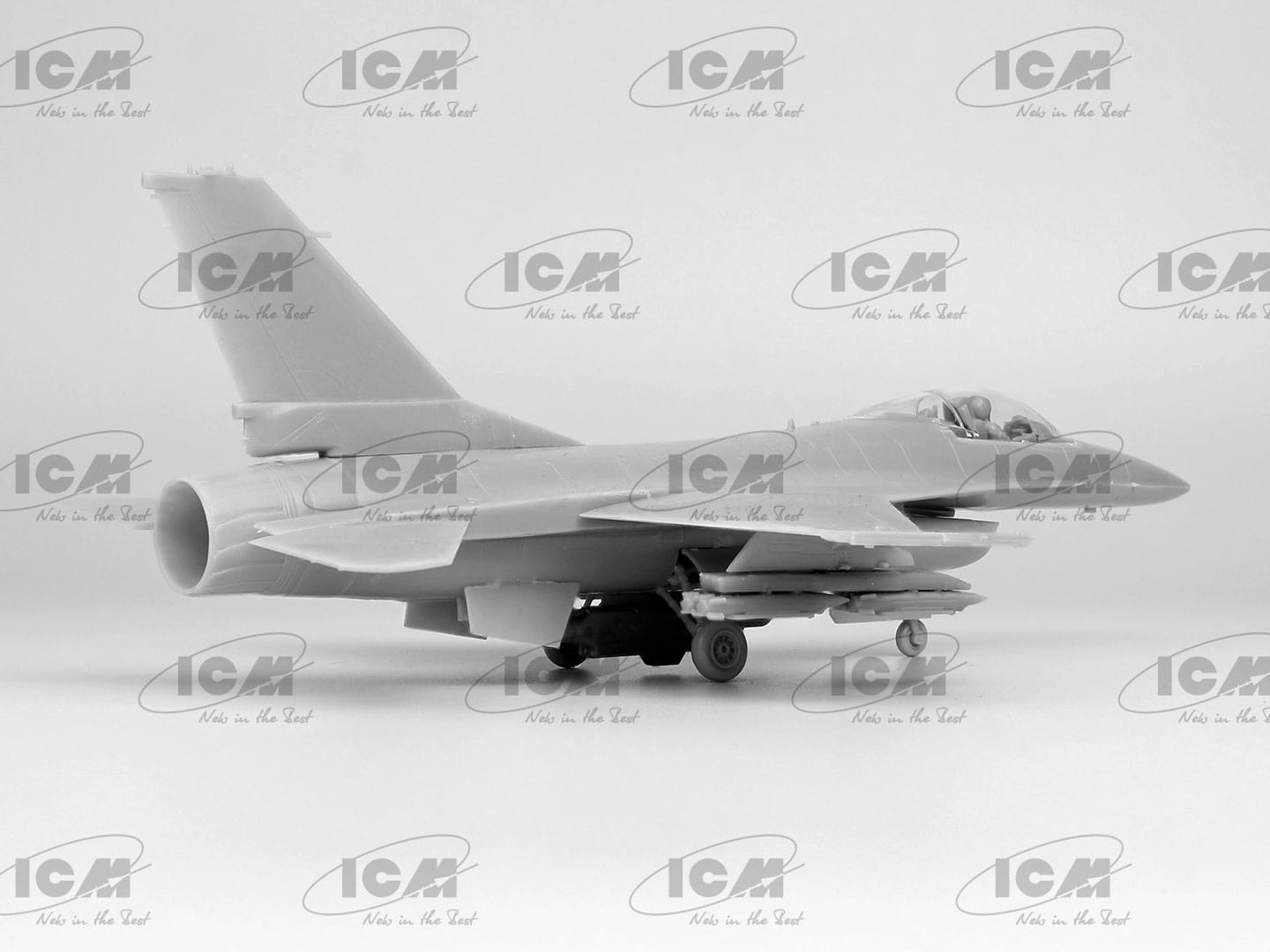 ICM - 72146 - General Dynamics F-16AM Fighting Falcon with GBU-39 - unpainted model