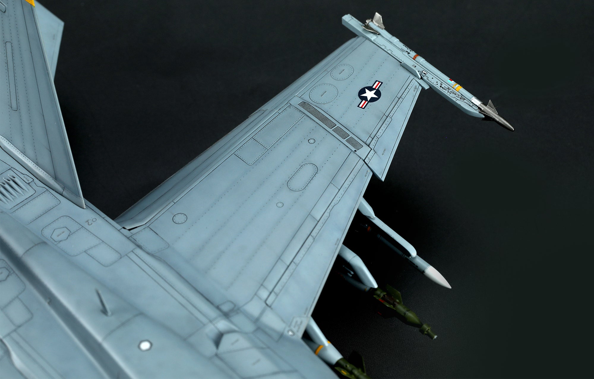 painted model - The main wings can be built in the unfolded or folded position. Flaps and slats can be built in the retracted or deployed position.