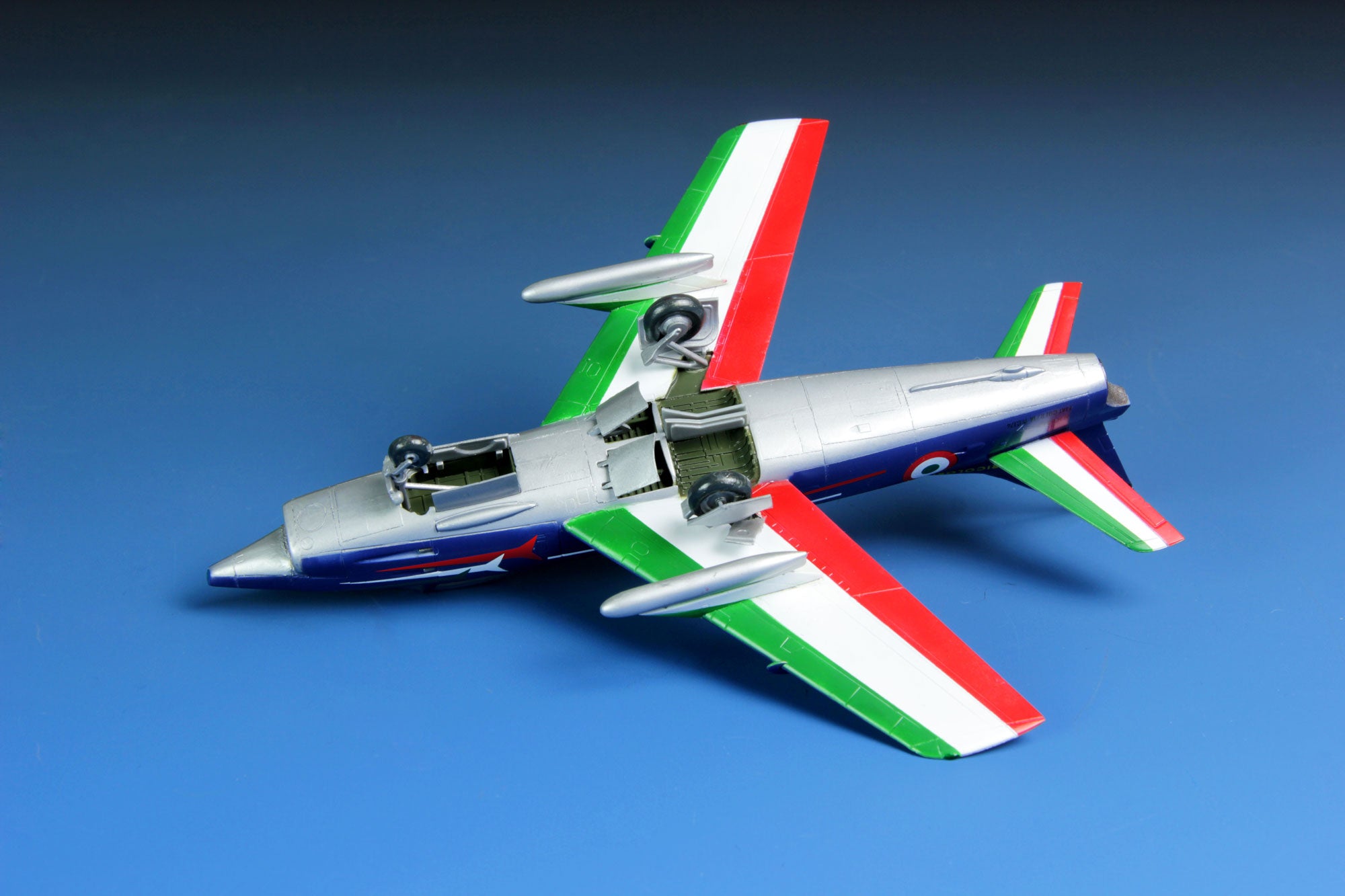 painted model - Wheel Wells Representing The Real Aircraft Are Precise And Delicate.