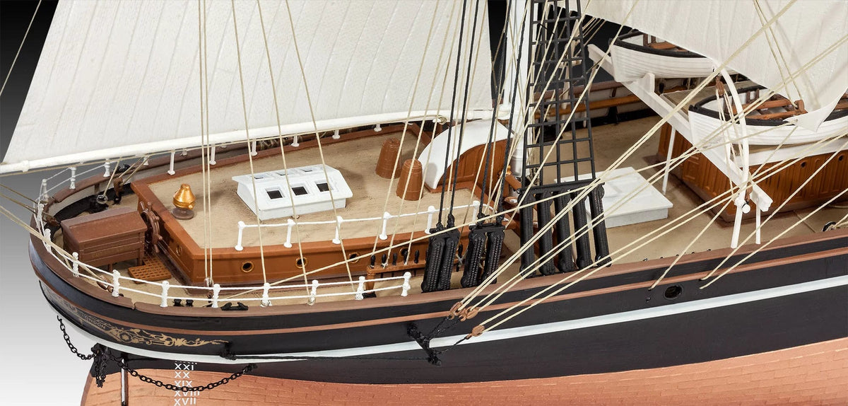 703 - Revell - 05422 - Cutty Sark - painted model
