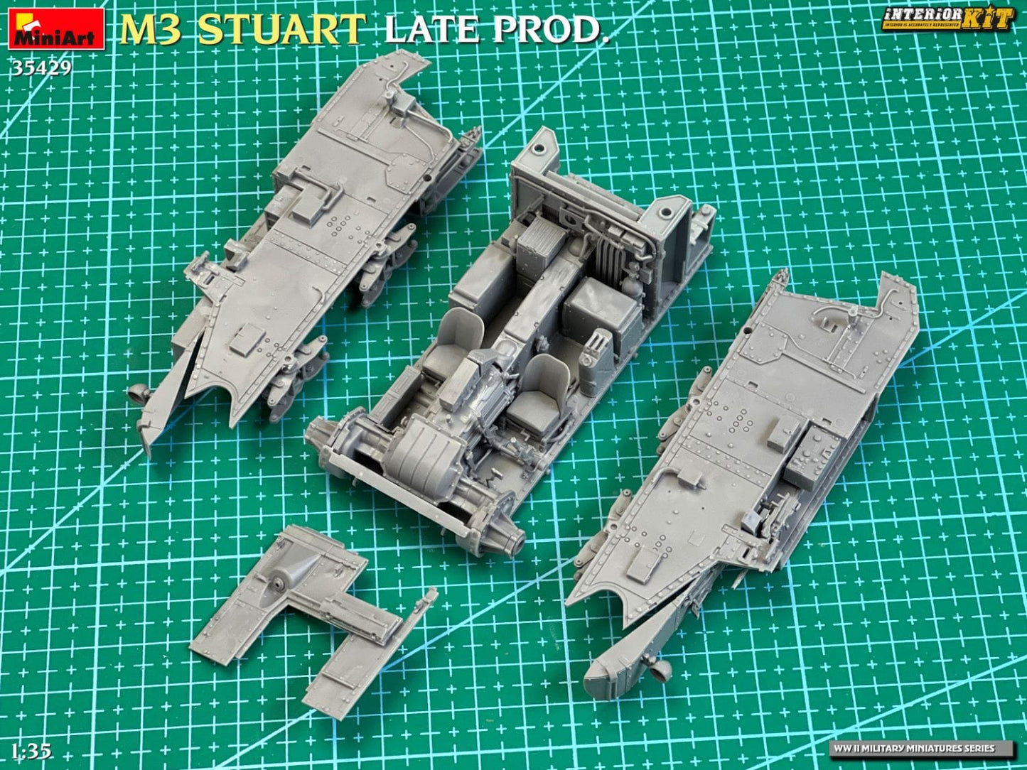 600 - Miniart - 35429 - M3 Stuart (late) - unpainted model