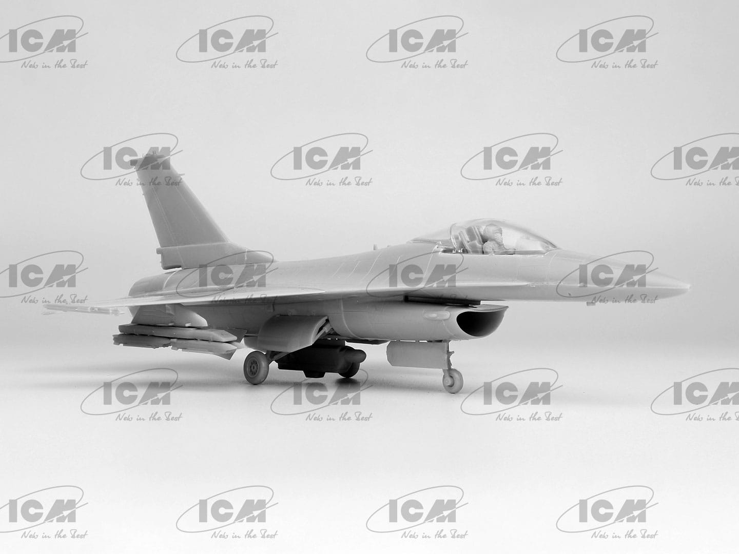 ICM - 72146 - General Dynamics F-16AM Fighting Falcon with GBU-39 - unpainted model
