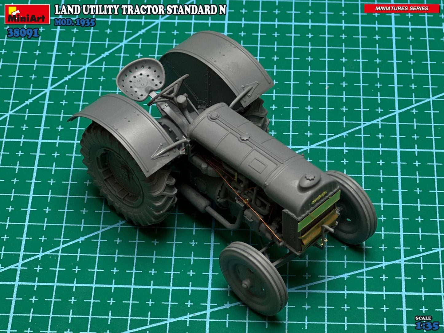 600 - Miniart - 38091 - Fordson Model N - unpainted model