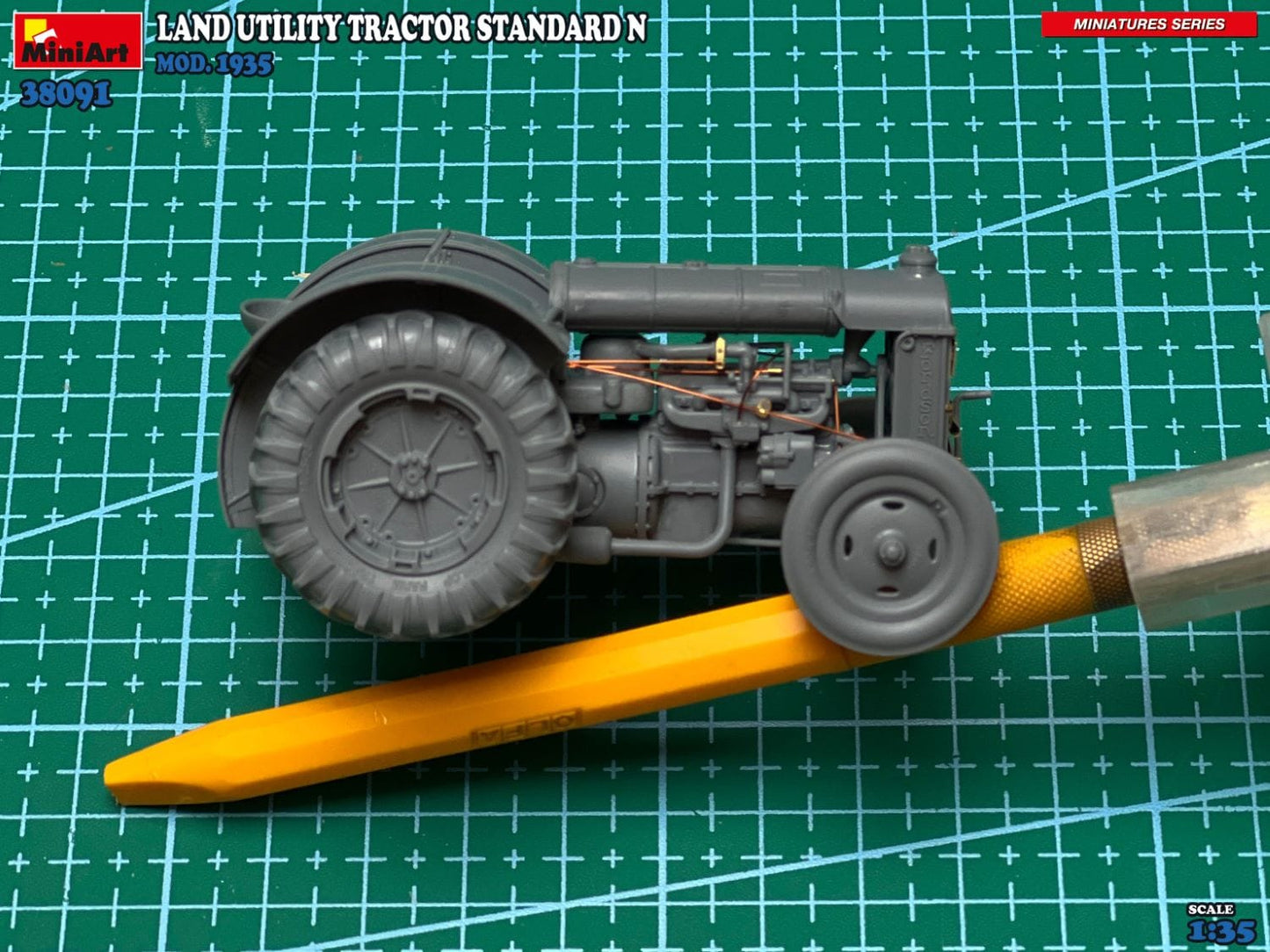 607 - Miniart - 38091 - Fordson Model N - unpainted model