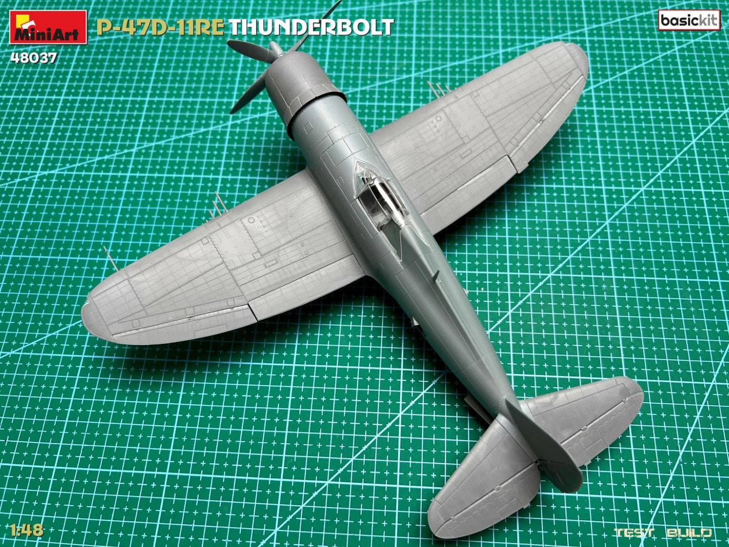 601 - Miniart - 48037 - Republic P-47D-11-RE Thunderbolt Razorback - unpainted model
