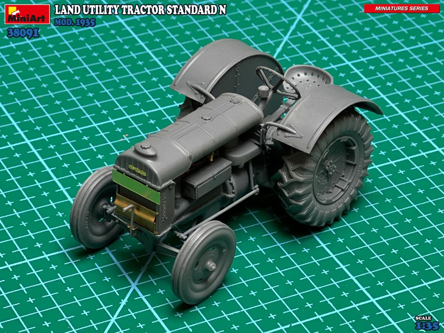 Miniart - 38091 - Fordson Model N - unpainted model