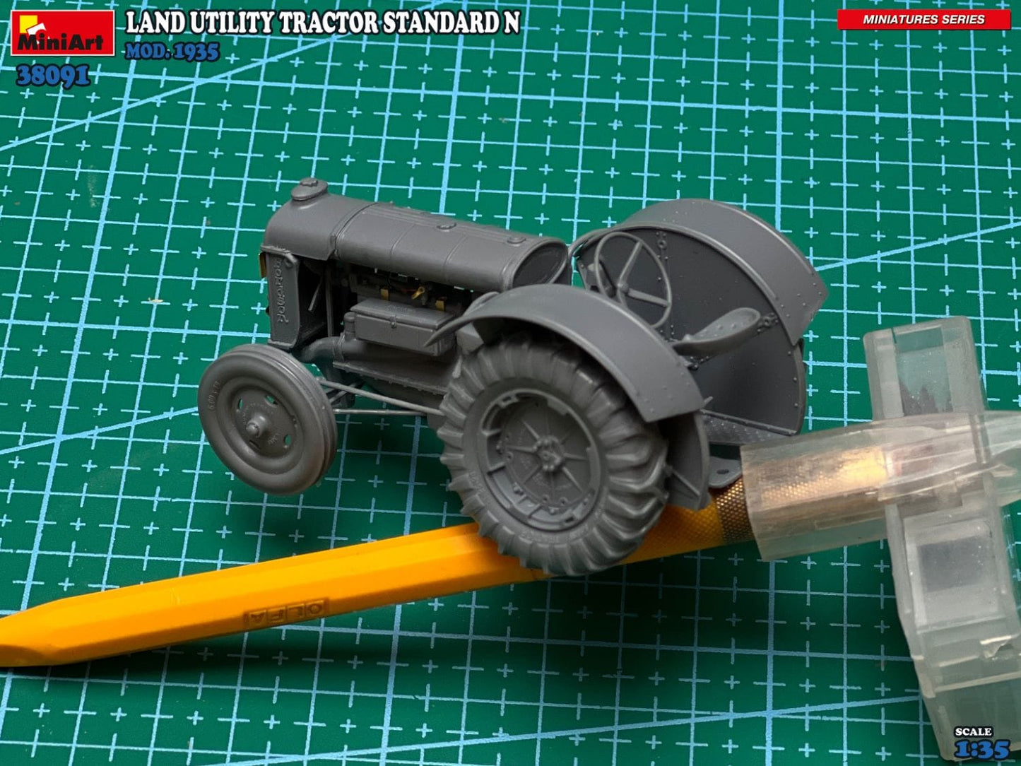 606 - Miniart - 38091 - Fordson Model N - unpainted model