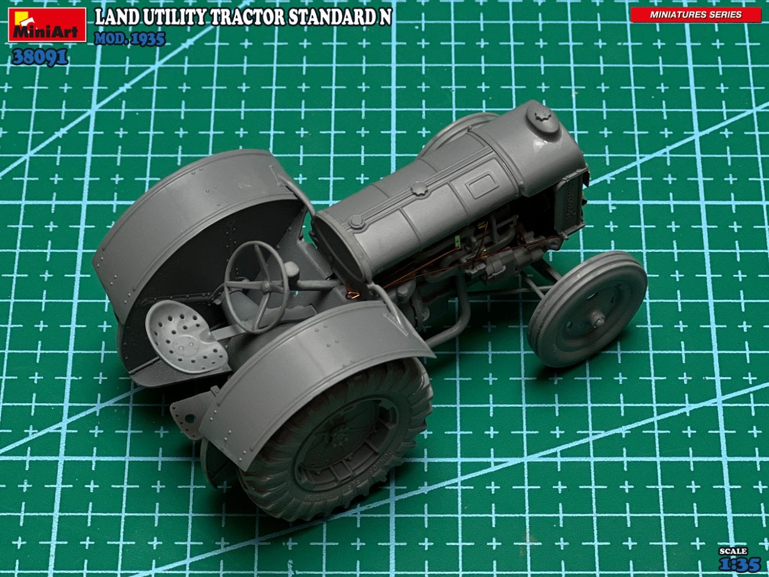 Miniart - 38091 - Fordson Model N - unpainted model