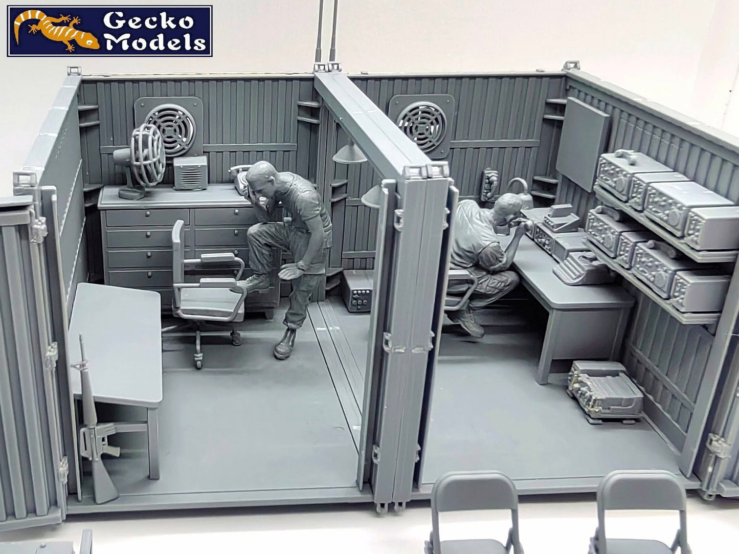 605 - Gecko Models - 35GM0119 - United States Army Base Temporary Command Station - unpainted model