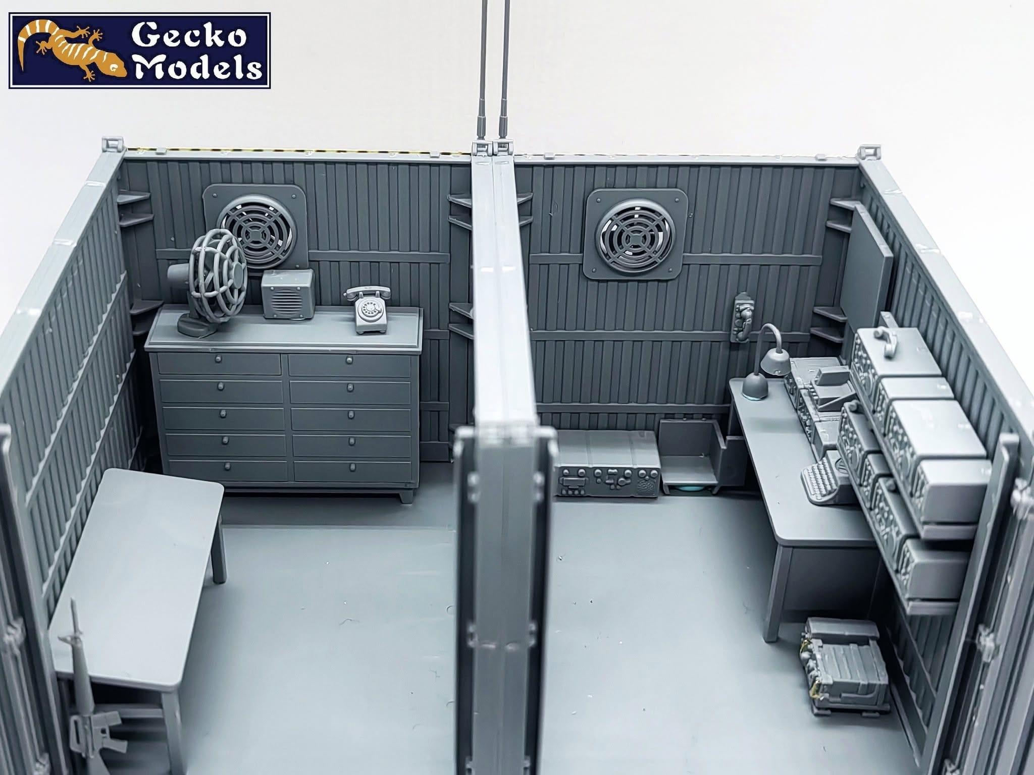 Gecko Models - 35GM0119 - United States Army Base Temporary Command Station - unpainted model