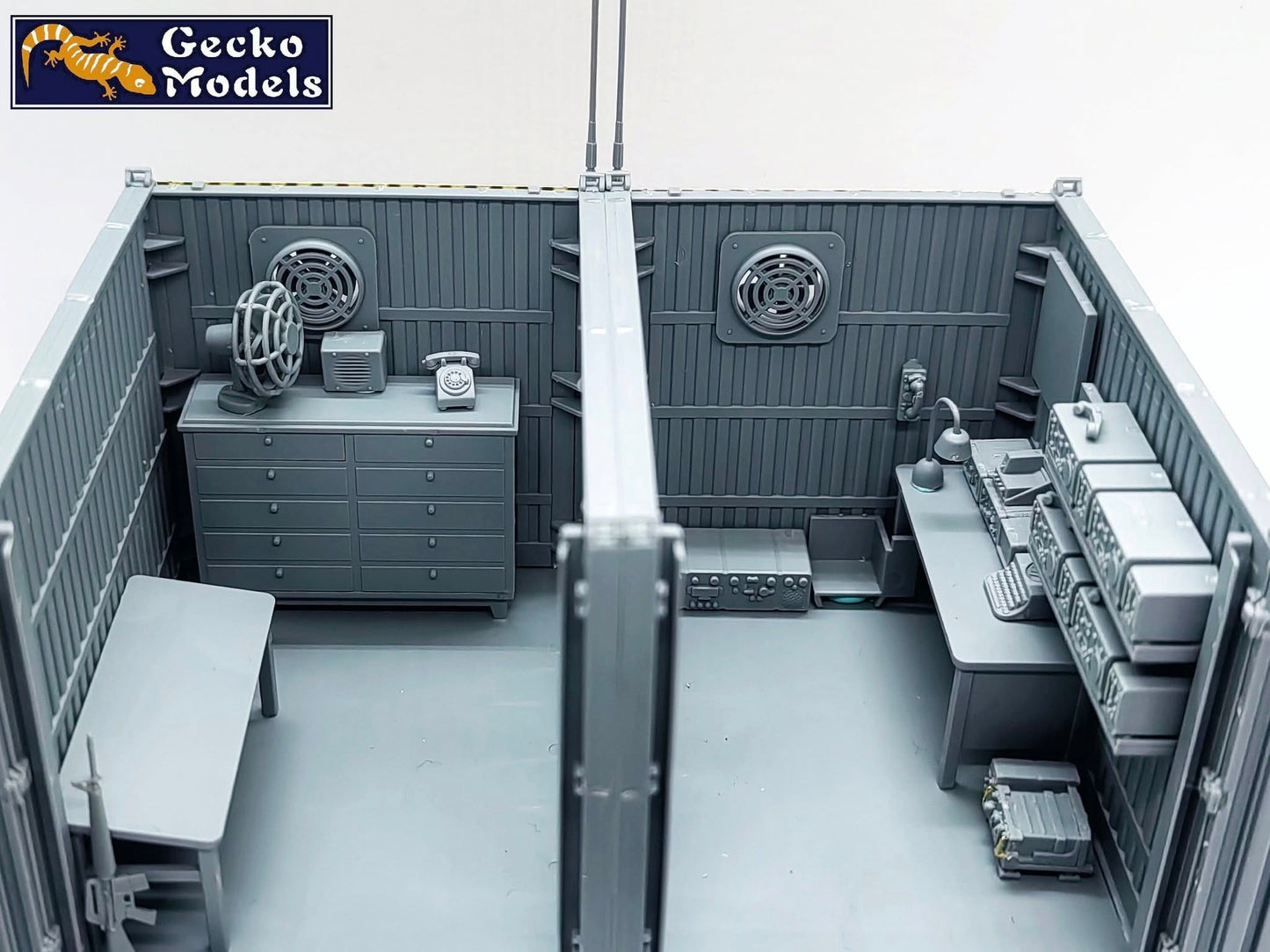 607 - Gecko Models - 35GM0119 - United States Army Base Temporary Command Station - unpainted model