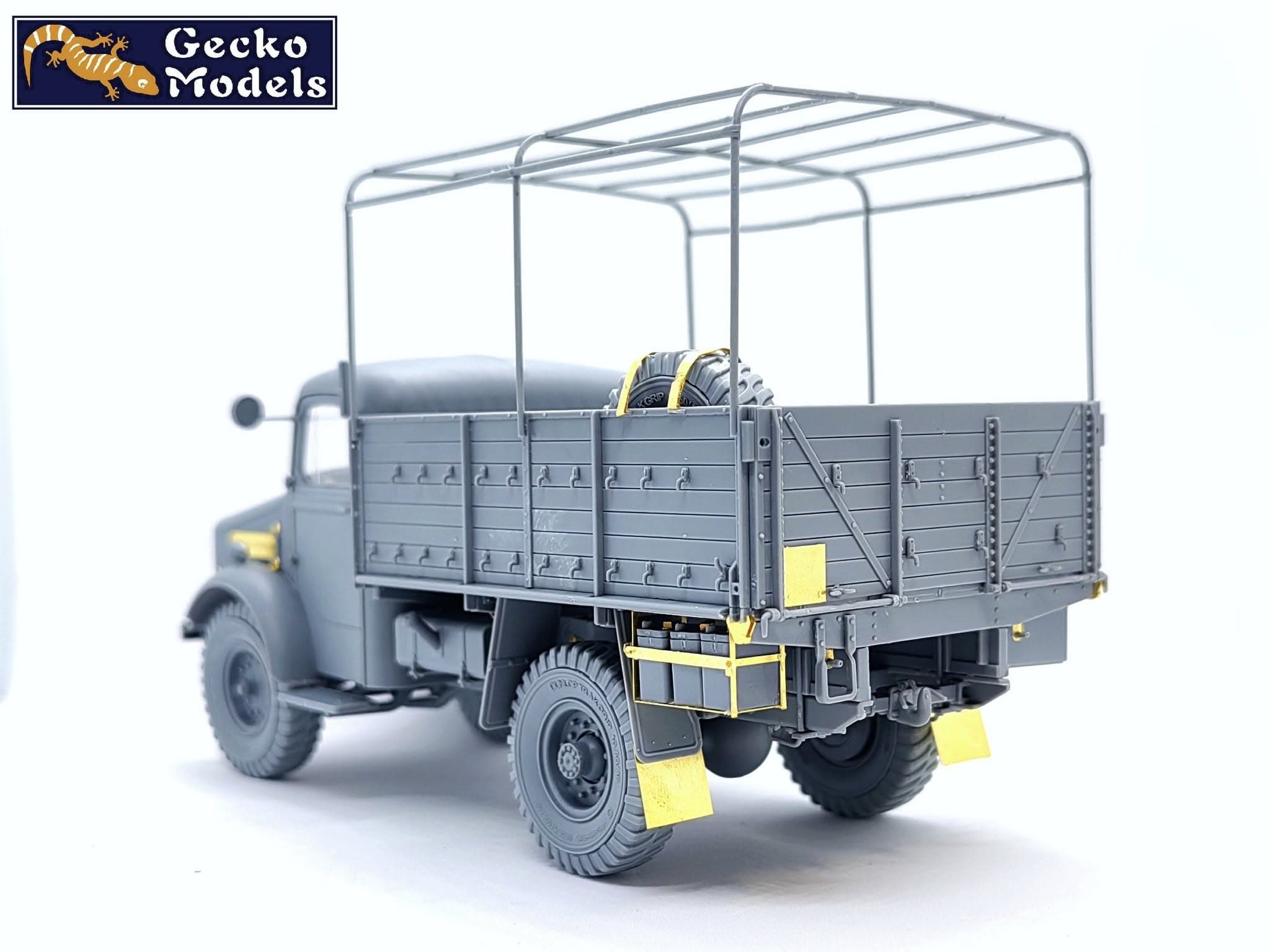 Gecko Models - 35GM0098 - Bedford OXD 4x2 GS (Wooden Body) - unpainted model